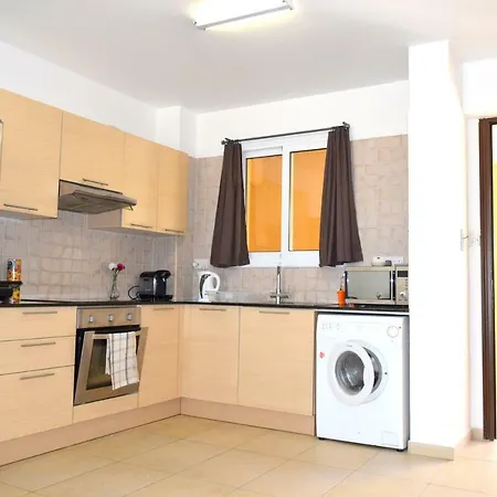 Marcelia Nissi Apartament *